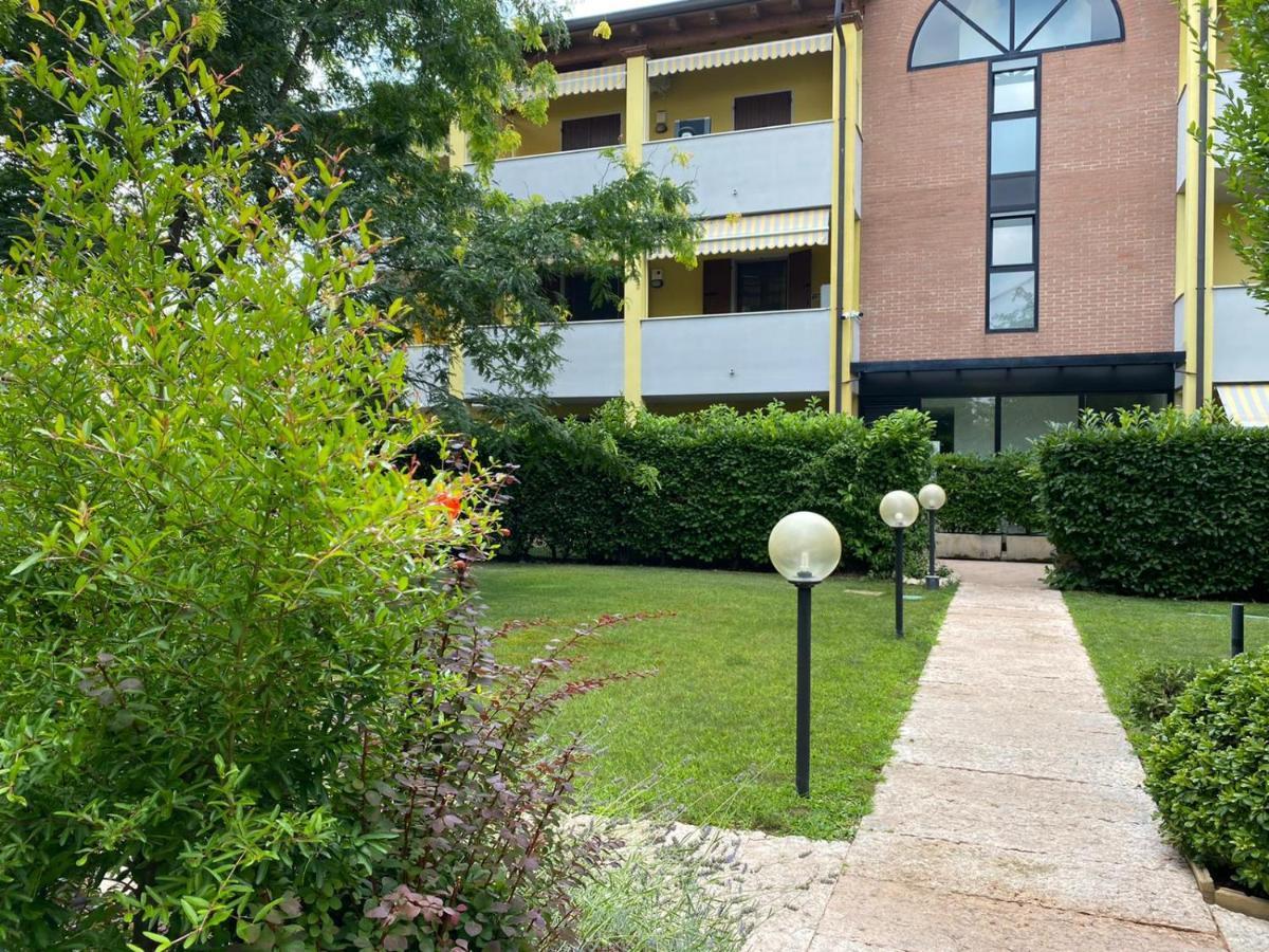 La Lanterna - Appartamenti In Residence Con Piscina Desenzano del Garda Luaran gambar